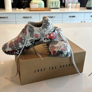 No Bull Ladies Shoes Size 7.5